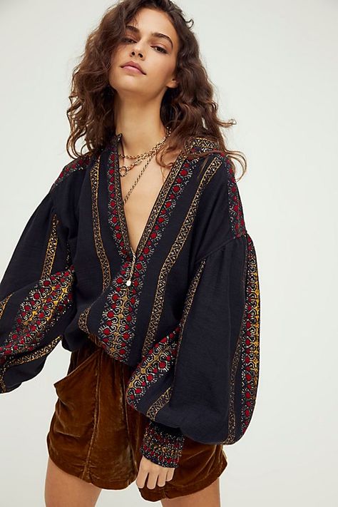 https://s7d5.scene7.com/is/image/FreePeople/57845745_001_c?$a15-pdp-detail-shot$&hei=900&qlt=80&fit=constrain Bohemian Blouse, Exaggerated Sleeves, Bohemian Blouses, Boho Blouses, Mode Inspiration, Retro Outfits, Boho Clothing, Kimonos, Boho Outfits