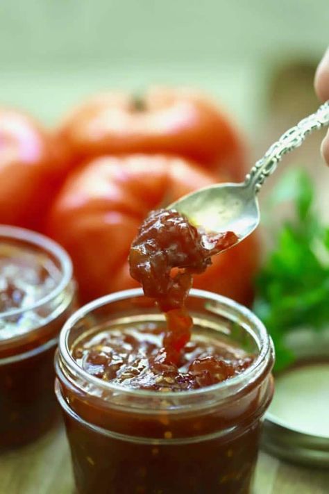 Spicy Tomato Jam Recipe Canning, Tomato Hot Pepper Jam, Sweet And Spicy Tomato Jam, Tomatoe Jam Recipes, Tomato Pepper Jam, Cowboy Tomato Jam, Tomato Jelly Recipe, Spicy Tomato Jam, Sweet Spreads