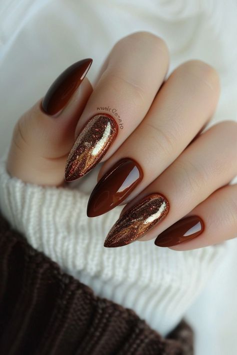 Almond Autumn Nails 2024, Short Stiletto Nails Fall, Autumn Nail Art Ideas, Bronze Nails Designs Fall, Brown And Gold Nail Art, Fall Manicure Designs, Fall Almond Nails Ideas Brown Skin, Fall Builder Gel Nails, Gel X Fall Nails