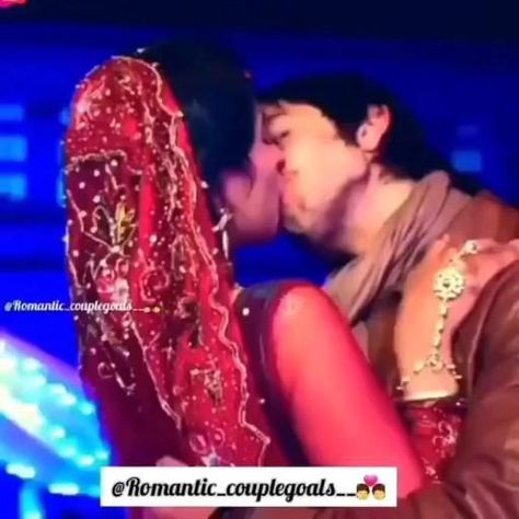 Jahan tum ho song Romantic couple kissing scene Long Kisses And Hugs, Romantic Dpz Kiss, Lip Kissing Quotes Romantic Videos, Long Kisses And Hugs Video, 😘 Kiss Video, Saree Romantic Scenes, Night Kisses Romantic Videos, Lip Kisses Boyfriend Status Video, Hug Love Couple