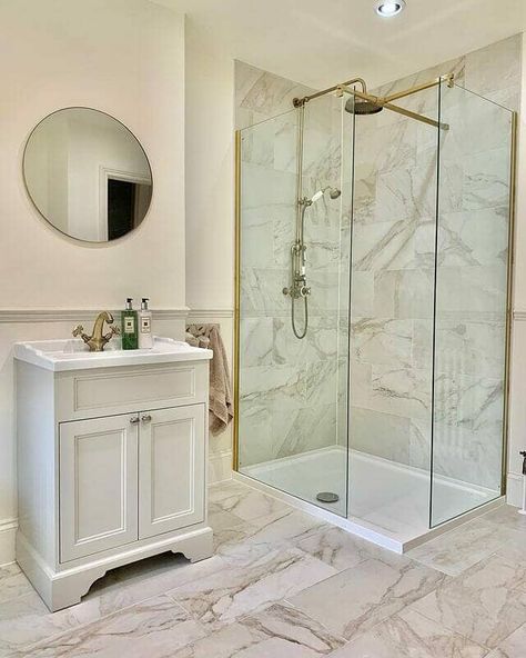 Marble And Panelled Bathroom, Veined Marble Bathroom, Marble Look Bathroom, Bathroom Ensuite Ideas, Marble Shower Walls, Bathroom Mountain, Marble Bathroom Designs, Traditional Ideas, Grow House