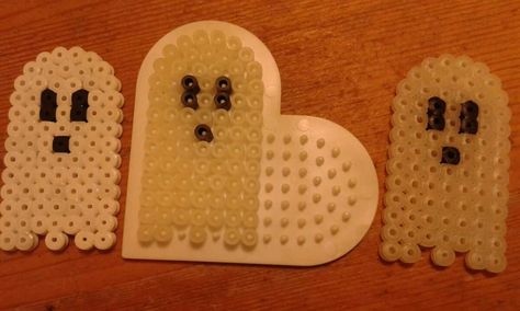 Ghost Bead Pattern, Ghost Perler Bead Patterns, Black And White Perler Bead Patterns, Perler Bead Halloween Patterns, Perler Bead Ghost, Ghost Perler Beads, Fall Perler Bead Patterns, Melt Beads Patterns, Hamma Beads Ideas