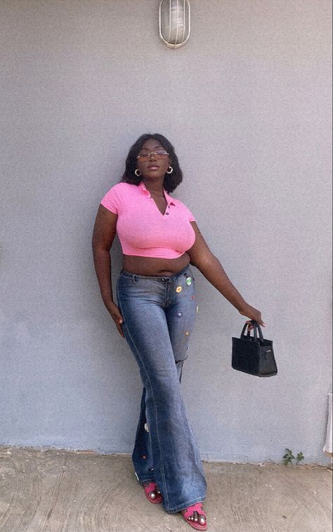 Pink top and flared jean Fashion Ideas 2023, Charles And Keith Bags, Grey Jeans Outfit, Girly Outfit, Jeans Outfit Summer, Pink Eye, Crop Top Tees, Ootd Summer, Eye Glass