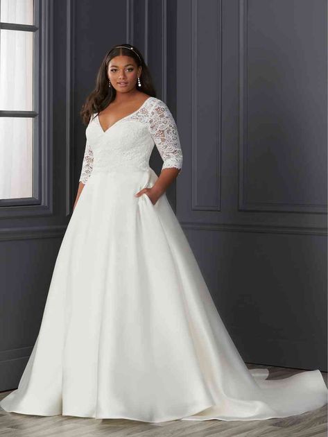 Wedding Dress Fall Outdoor, Baju Wedding, Elegant Bridal Dress, Plus Wedding Dresses, Christina Wu, Classy Prom, Plus Size Wedding Gowns, Curvy Bride, Dress Idea