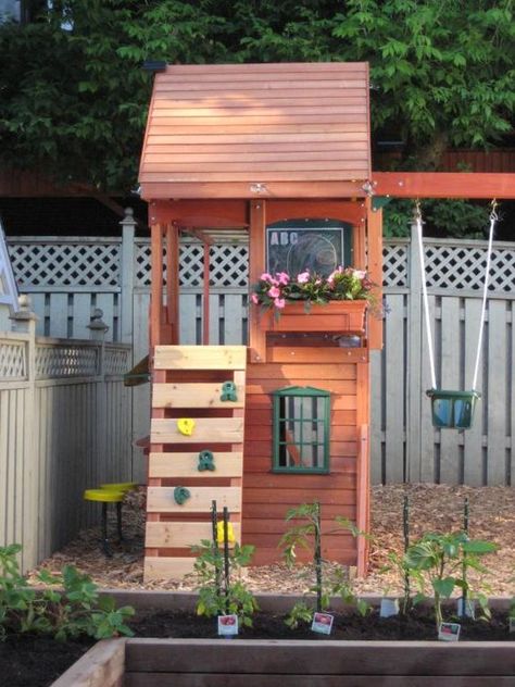 Classic Playset Design - Small Backyard Ideas Backyard Ideas Kids, Small Yard Kids, Playground Landscaping, Backyard Playset, Backyard Ideas For Small Yards, Play Area Backyard, Raised Garden Beds Diy, Playset Outdoor, Backyard Playground