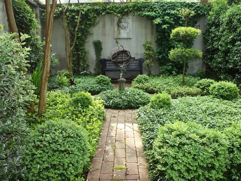 brick path Side Gardens, Charleston Gardens, Courtyard Ideas, Small Courtyard, English Garden Design, Small Courtyard Gardens, Courtyard Gardens Design, Courtyard Design, Small Courtyards