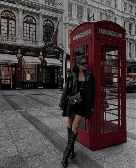 Telephone Booth Aesthetic, London Instagram Pictures, London Trip Outfit, Booth Aesthetic, Red Telephone Booth, London Photo Ideas, Sketch London, Street Pics, Red Telephone