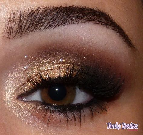 Revolution Foundation, Golden Smokey Eye, Make Up Gold, Gold Smokey Eye, Gold Eyeshadow, Gold Eyes, Makeup Organizer, Her Eyes, Eye Make