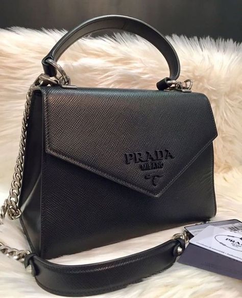 Luxury Black Purse, Branded Bags Aesthetic, Black Designer Bag Aesthetic, Black Bags Aesthetic, Prada Style Outfit, Luxury Bags Black, Luxury Bags Aesthetic, Designer Bags Aesthetic, Trendy Designer Bags