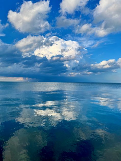 Image of numerous puffy clouds reflecting over a large body of water. Cloudscape Photography, Blue Sky Clouds, Lake Photography, Cloud Photos, Clouds Photography, Sky And Clouds, Lake Michigan, Sky Photography, Chicago Il