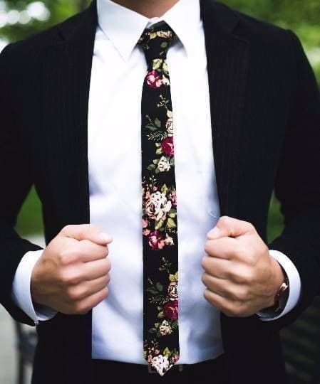 7 Chic Ways To Incorporate Black Floral Accents Into Your Wedding Hipster Chic, Groomsmen Ties, Flower Tie, Wedding Ties, Black Suit, Groom And Groomsmen, Mens Fashion Trends, Suit And Tie, Mode Inspiration