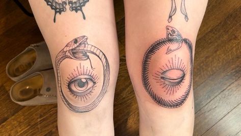 Underneath Knee Tattoo, Snake Tattoo Around Knee, Knee Tattoo Circle, Eyeball Kneecap Tattoo, Eyeball Knee Tattoo, Swirl Knee Tattoo, Knee Ring Tattoo, Ouroboros Tattoo Knee, Knee Scrape Tattoo