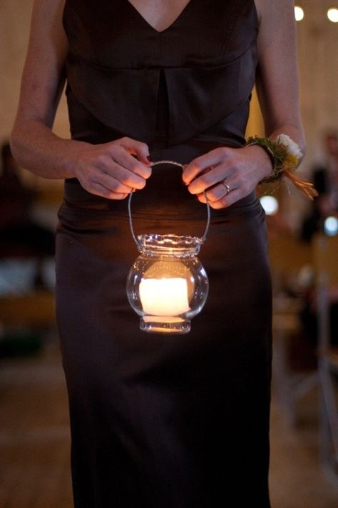 bridesmaids carry lanterns down aisle instead of a bouquet - night wedding ideas Romantic Night Wedding, Bridesmaid Bouquet Alternatives, Alternative Wedding Bouquet, Starry Night Wedding, Instead Of Flowers, Organic Wedding, Night Wedding, Romantic Night, Evening Wedding