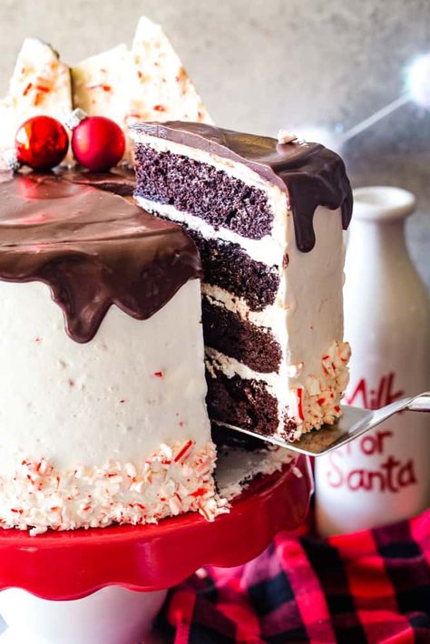 Peppermint Bark Cake Recipe, Peppermint Bark Cake, Peppermint Bark Christmas Cake, Peppermint Recipes, Pastel Cakes, Layer Cake Recipes, Christmas Cake Recipes, Peppermint Bark, Delicious Cake Recipes