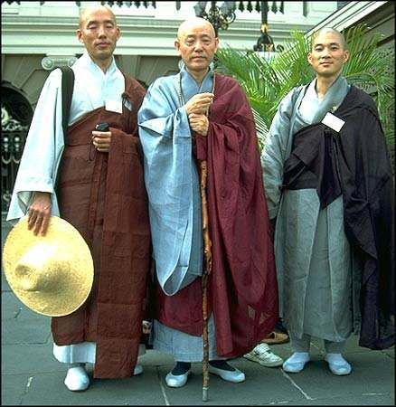 Buddhist Monk Robes, Successful Women Style, Buddhist Clothing, Medieval Japan, Tibetan Monk, Buddhist Monks, Buddhist Traditions, Japan History, Zen Buddhism