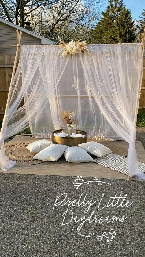 Tent Date Night, Picnic Style Party, Intimate Proposal, Picnic Tent, Picnic Party Decorations, Wedding Picnic, Date Night At Home, Picnic Birthday Party, Picnic Inspiration