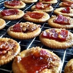 Bacon Crackers, Bacon Cracker, Crackers Recipe, Elegant Appetizers, Recipes Appetizers And Snacks, Cracker Recipes, Ritz Crackers, Bacon Recipes, Game Day Food