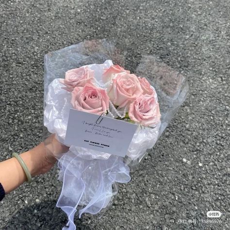 Buket Hijab, Single Rose Bouquet, Pink Flower Bouquet, Round Bouquet, Bouquet Photo, Flower Wrapping, Flower Bouquet Diy, Boquette Flowers, Tanah Liat