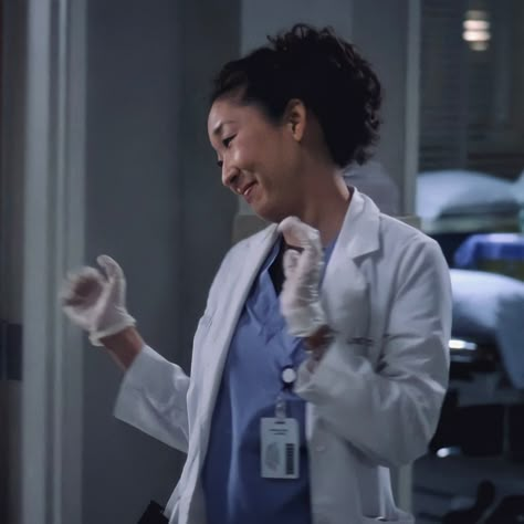 Christina Yang Aesthetic, Cristina Yang Aesthetic, Monalisa Wallpaper, Christina Yang, Grey's Anatomy Doctors, Boys Food, Greys Anatomy Characters, Lexie Grey, Cristina Yang