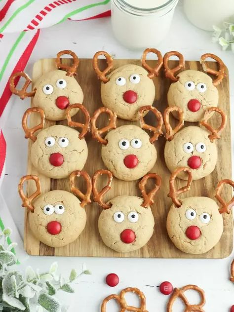 Peanut Butter Reindeer Cookies Rain Deer Cookies, Peanut Butter Cookie Dough Recipe, Pretzel Reindeer, Deer Cookies, Peanut Butter Reindeer Cookies, Peppermint Chocolate Chip Cookies, Fried Chicken Recipe Southern, Rain Deer, Homemade Peanut Butter Cookies