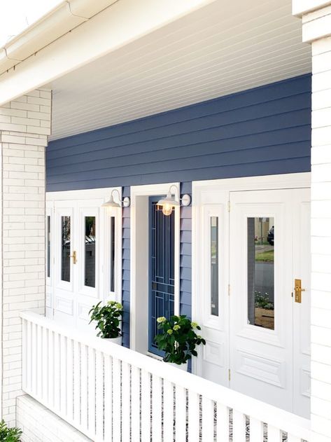 Navy Weatherboard House, Blue Beach House Exterior, White Beach House Exterior, Weatherboard House Exterior, Timber Home Exterior, White Weatherboard House, Beach Shack Exterior, Navy Blue Houses, Californian Bungalow