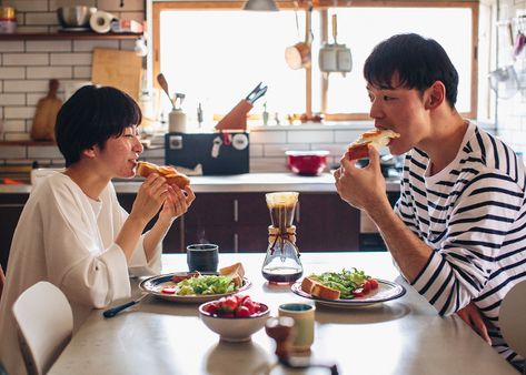 Asian Film, Eat Together, Human Reference, People Eating, Cooking Together, Dynamic Poses, Modern Love, Couple Photography Poses, Pre Wedding Photoshoot