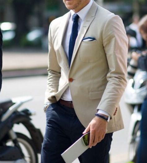 Cream Blazer Outfit Men, Mens Semi Formal Outfit, Cream Jacket Outfit, Cream Blazer Outfit, Beige Blazer Outfit, White Blazer Men, Sport Coat Outfit, Khaki Suit, Blazer Outfits Men