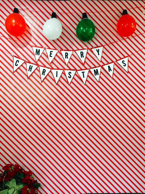 Christmas photo booth backdrop with Christmas bulb balloons - DIY Christmas Decor Ideas For Parties, Christmas Backdrops For Photos Diy Simple, Christmas Wrapping Paper Photo Backdrop, Christmas Selfie Station Backdrop, Xmas Backdrop Ideas Diy, Diy Christmas Selfie Station, Easy Diy Christmas Backdrop Photography, Xmas Party Decorations Diy, Diy Christmas Photo Booth Backdrop