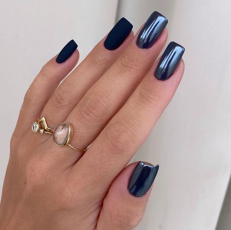 11 Christmas Chrome Manicures Perfect for the Holiday Season Ref Chrome Nails, Navy Chrome Nails Designs, Grey Blue Chrome Nails, Chrome Winter Nails Designs, Navy Nails Chrome, Midnight Blue Chrome Nails, Dark Blue Chrome Nails Designs, Chrome Navy Blue Nails, Navy Nails With Chrome