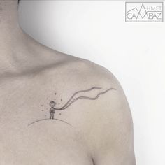 10+ Simple Yet Striking Tattoos By Former Turkish Cartoonist That You'll Want On Your Skin Istanbul Tattoo, A Small Tattoo, Little Prince Tattoo, Prince Tattoos, Becoming A Tattoo Artist, Kunst Tattoos, Inspiration Tattoos, Disney Tattoo, Tattoo Equipment