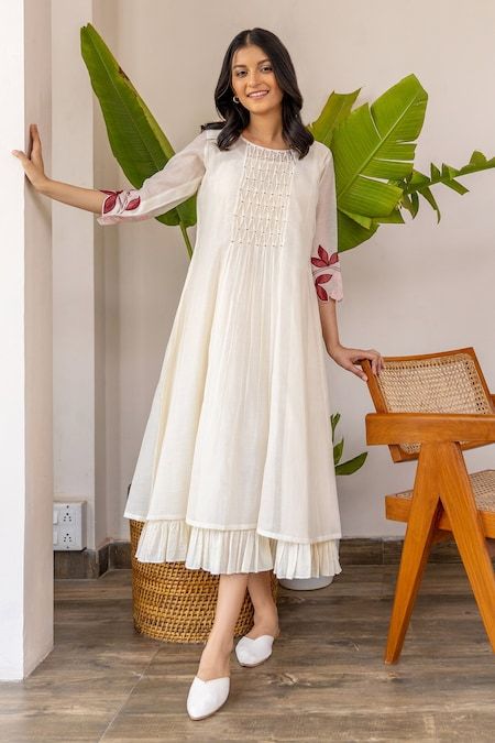 Chanderi Dress, Smock Pattern, Maxi Frocks, डिजाइनर कपड़े, Simple Frocks, India Dress, Frock For Women, Kurta Designs Women, Dress Occasion