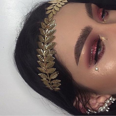 @luhdessi Greek Goddess Makeup, Greek Makeup, Greece Movie, Goddess Makeup, Movie Makeup, Nature Goddess, Goddess Costume, Beauty Make-up, Head Piece