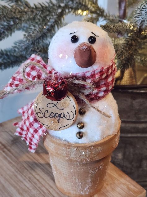 Ice Cream Cone Snowman, Snowmen Christmas Decor, Snowman Mouth Ideas, Bed Spring Crafts Diy, Rustic Snowman Crafts, Xmas Ornaments Diy Ideas, Terra Cotta Snowman, Snowman Crafts For Adults, Snowman Centerpieces