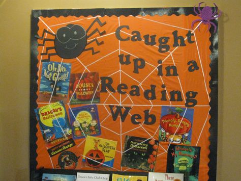 Get Caught In A Good Book Bulletin Board, Trunk Or Treat Book Theme, Halloween Library Bulletin Boards, Belles Library, Fairy Tales Preschool Activities, Halloween Elementary, Library Halloween, Book Bulletin Board, School Library Bulletin Boards