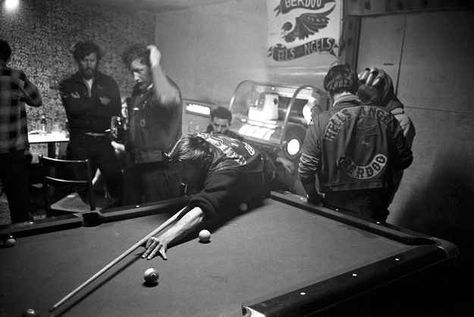 28 Captivating Photos Of Hells Angels From 1965 Hells Angles, Public Enemies, Playing Pool, Motorcycle Gang, Tony Soprano, Biker Aesthetic, Biker Clubs, Early Photos, Biker Gang