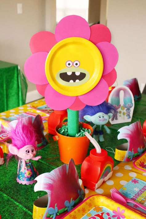 Trolls Birthday Decorations Diy, Trolls Birthday Photoshoot Ideas, Trolls Flowers Printable, Trolls Cricut Projects, Trolls Party Centerpieces, Trolls Centerpieces Ideas Diy, Trolls Birthday Outfit Girl, Troll Centerpiece Ideas, Brozone Birthday Party