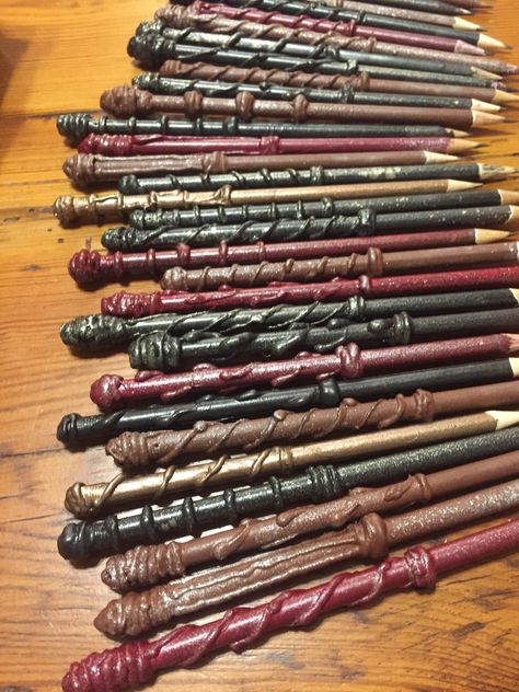 Wand Pencils, Pencil Wands, Hery Potter, Harry Potter Bridal Shower, Harry Potter Bag, Market Day Ideas, Harry Potter Theme Birthday, Cumpleaños Harry Potter, Harry Potter Bday