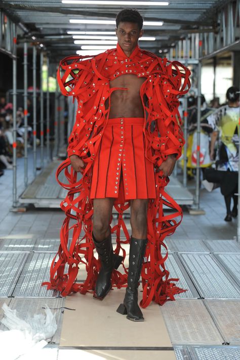 Central Saint Martins Fashion, Conner Ives, Charlotte Knowles, Experimental Fashion, Extreme Fashion, Fka Twigs, Fashion Courses, Conceptual Fashion, Central Saint Martins