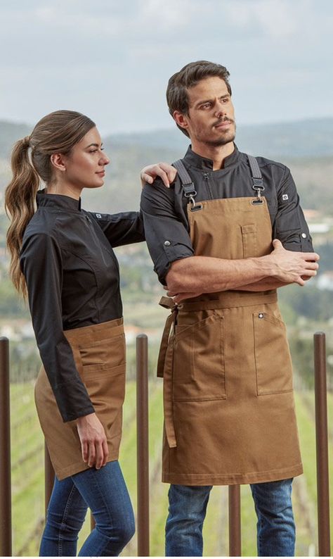 Cafe Employee Outfit, Coffee Shop Employee Outfit, Restaurant Uniforms Casual, Bartender Uniform Ideas, Coffee Shop Uniform Ideas, Restaurant Uniforms Trendy, Waiter Uniform Design, Barista Uniform, Bartender Uniform