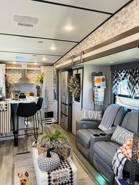 Rear Kitchen Rv Remodel, Rv Living Room Ideas, Motorhome Decor, Rv Living Remodel, Vacation Travel Outfit, Travel Aesthetic Adventure, Camper Organization Rv Living, Travel Packing Ideas, Rv Living Room