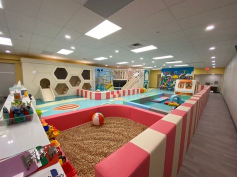 Inside Scoop: NYC's Best Indoor Playgrounds - Tinybeans Inside Playground, Kids Play Centre, Decorating Nursery, Playroom Decor Ideas, Indoor Playground Design, Kids Indoor Play, Indoor Play Centre, Kids Play Spaces, Baby Playroom