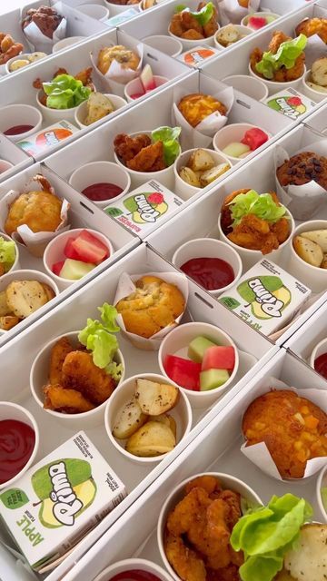 Individual Lunch Boxes For Party, Party Food Boxes Kids, Party Snack Box Ideas, Kids Party Lunch Box Ideas, Individual Party Food Boxes, Foodbox Ideas, Party Box Ideas Packaging, Kids Party Food Boxes Ideas, Birthday Party Meal Ideas