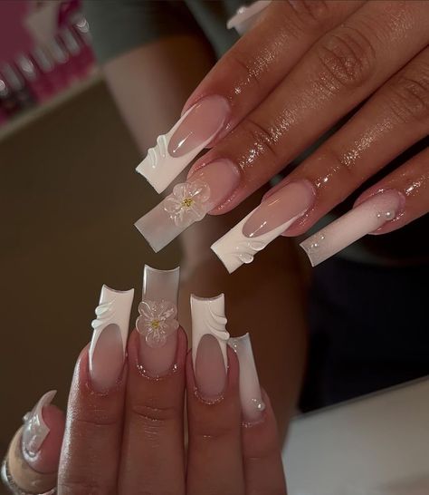 Nails For Bridesmaids Wedding, Neutral Quince Nails, Nails For Morena Skin, Nude Color Nails With Design, Nude Birthday Nails, Elegant Birthday Nails, Libra Nails Acrylic, French Tip Inspo Nails, Complicated Nails