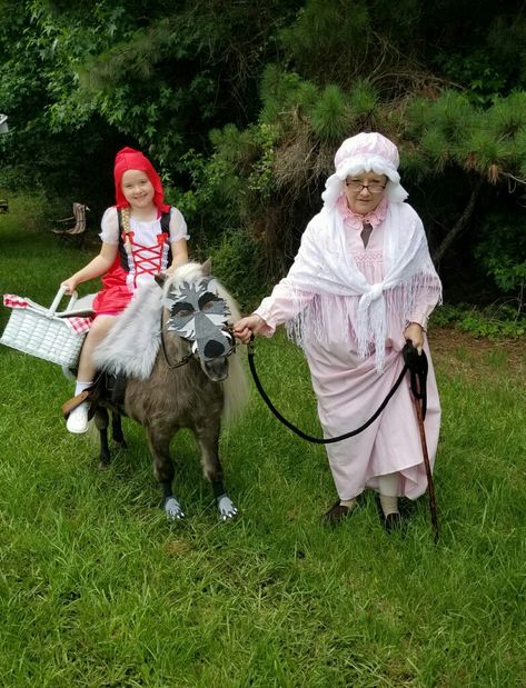 Little Red Ridinghood, Big Bad Wolf & Grandma Little Red Riding Hood And The Wolf, Red Riding Hood Grandma, Granny Clothes, Red Riding Hood Costume, Wolf Costume, Duo Halloween Costumes, Big Bad Wolf, Bad Wolf, Red Hood