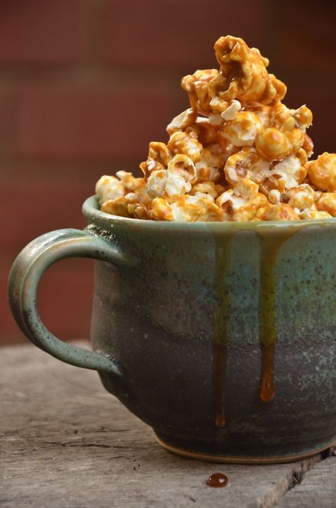 This caramel popcorn recipe is made without corn syrup or candy thermometers. You don’t have to wait for a long time till the sugar caramelizes or even worry about the sugar crystallizing. I have tried so many recipes and have always ended up having crystallized sugar or burnt caramel. But this recipe takes just 15 minutes from start to finish, and still tastes like any other classic caramel popcorn. Caramel Popcorn Recipe, Popcorn Recipes Caramel, Honey Caramel, Popcorn Recipe, Popcorn Kernels, World Fair, Candy Thermometer, Popcorn Recipes, Caramel Popcorn