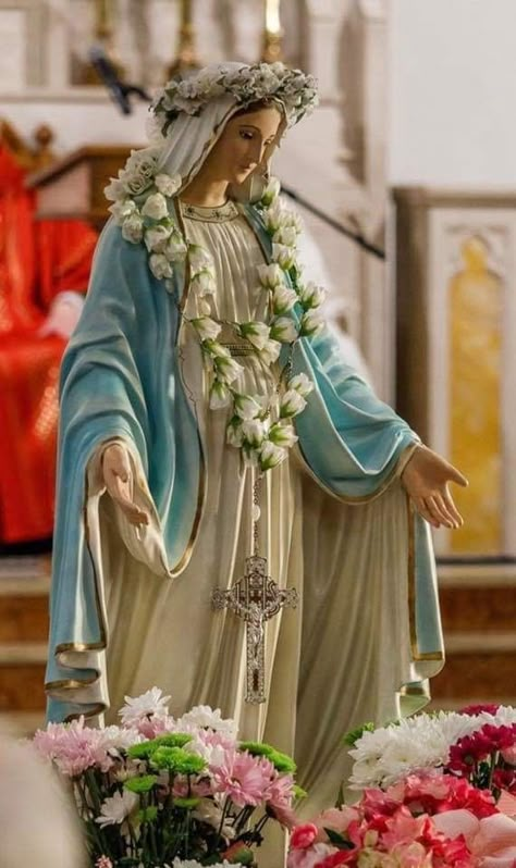 God Has Your Back, Mary Jesus Mother, Mother Mary Pictures, Blessed Mother Statue, Our Lady Of Grace, Jesus Mother, Virgin Mary Art, Mother Mary Images, Images Of Mary