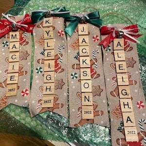 Scrabble Christmas Ornaments, Scrabble Christmas, Scrabble Letter Crafts, Scrabble Ornaments, Grandpa Ornament, Scrabble Tile Crafts, Scrabble Crafts, Grandma Ornament, Farmhouse Ornaments