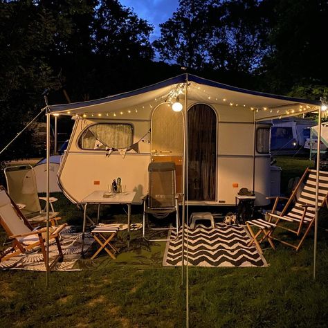 Caravan Life Aesthetic, Caravan Garden, Cosy Tent, Caravan Living, Caravan Home, Cozy Camping, Caravan Decor, Caravan Makeover, Retro Caravan