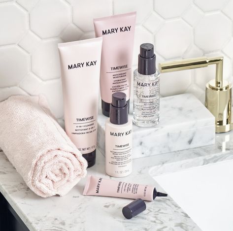 Mary Kay Miracle Set, Kosmetyki Mary Kay, Timewise Miracle Set, Selling Mary Kay, Imagenes Mary Kay, Mary Kay Skin Care, Mary Kay Products, Mary Kay Ideas, Mary Kay Cosmetics