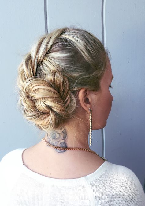 Classic Updo Hairstyles, Mother Of The Bride Hairdos, Bride Hairstyles Updo, Mother Of The Groom Hairstyles, Easy Updos For Long Hair, French Twist Updo, Updos For Long Hair, Wedding Hair Up, Mother Of The Bride Hair